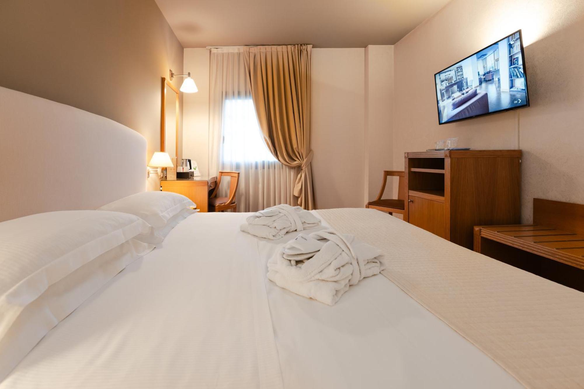 Hotel Touring Carpi Eksteriør bilde