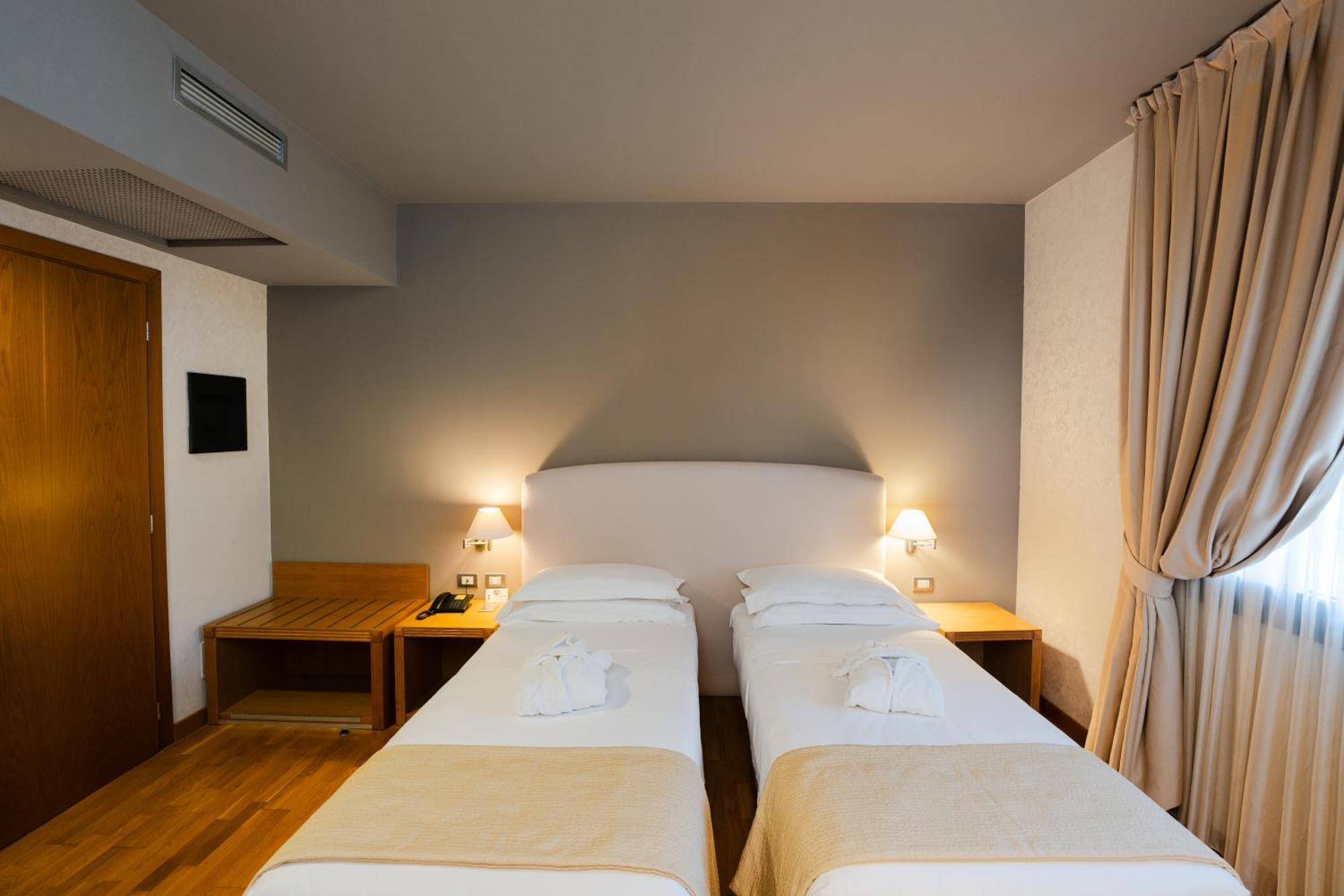 Hotel Touring Carpi Eksteriør bilde